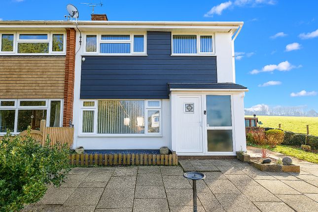 3 bed property, in Candys Close, £375,000