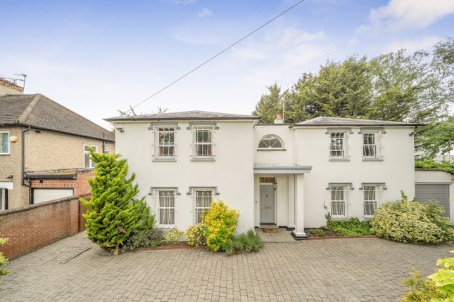 3 bed property, in Woodhall Drive, £1,195,000