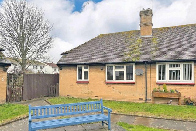 1 bed property, in Russell Close, £140,000