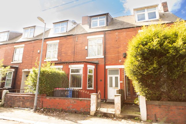 3 bed property, in Oak Road, £340,000