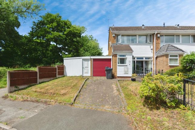 3 bed property, in Vale Close, £300,000