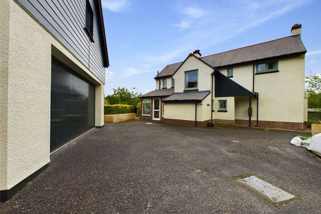 4 bed property, in Underlane, £585,000