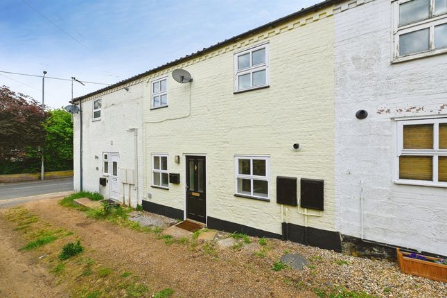 2 bed property, in Lynn Road, £145,000
