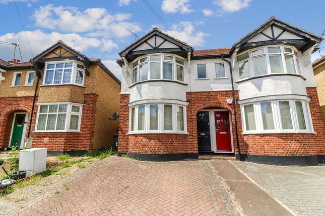 1 bed property, in West Drive, £250,000