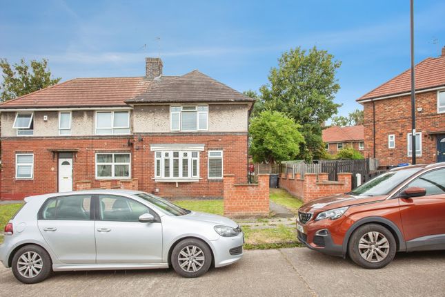 3 bed property, in Milnrow Drive, £160,000