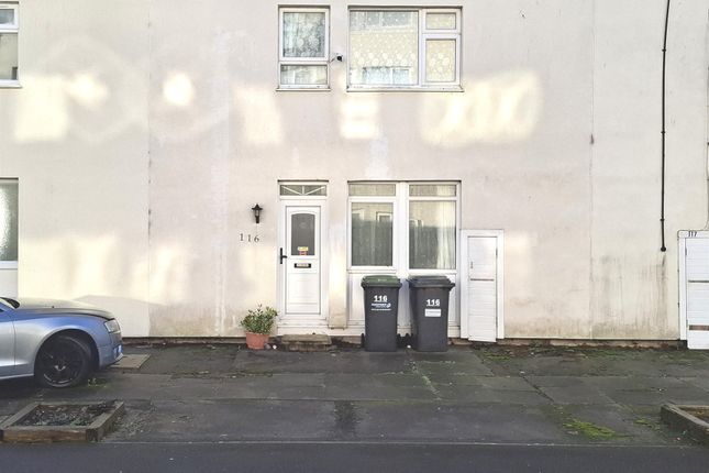 3 bed property, in Cornwell Close, £140,000