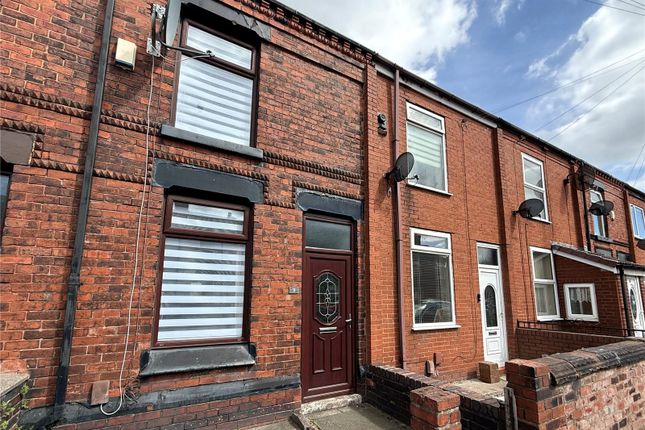 2 bed property, in Fleet Lane, £120,000