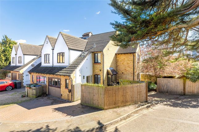 4 bed property, in Elsworth Place, £800,000