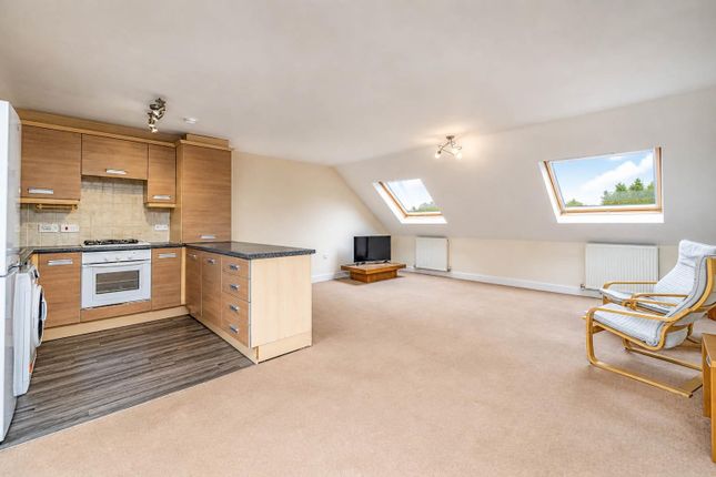 2 bed property, in Honeysuckle Court, £130,000
