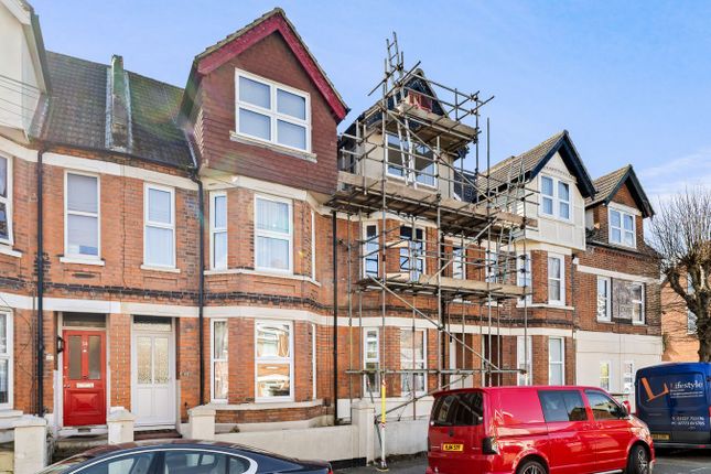 4 bed property, in Bournemouth Road, £350,000