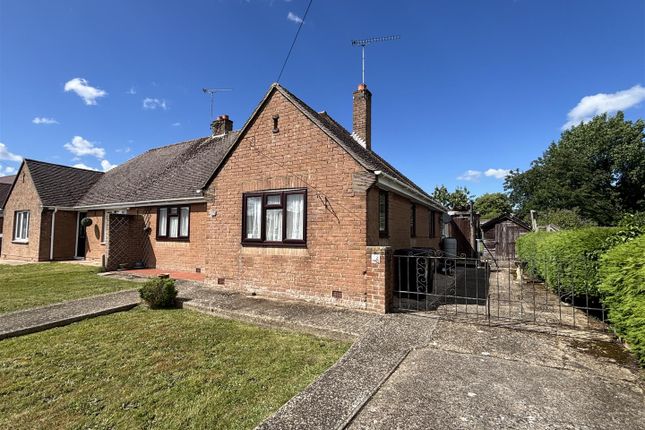2 bed property, in Pinewood Road, £345,000