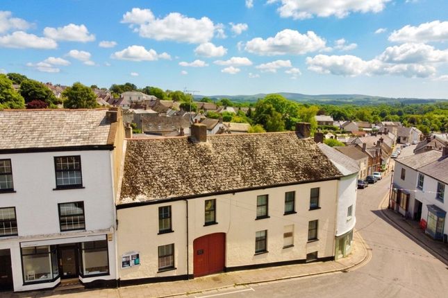 7 bed property, in Market Street, £500,000
