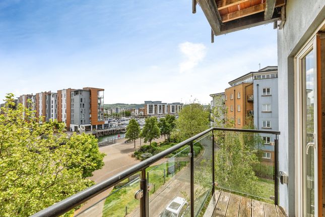 2 bed property, in Lockside, £400,000