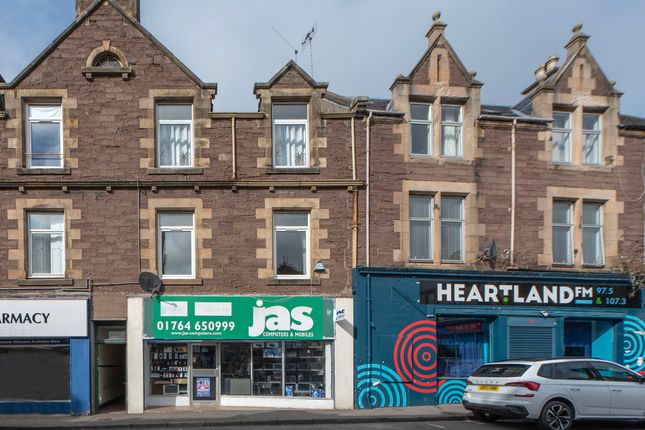 1 bed property, in High Street, £65,000