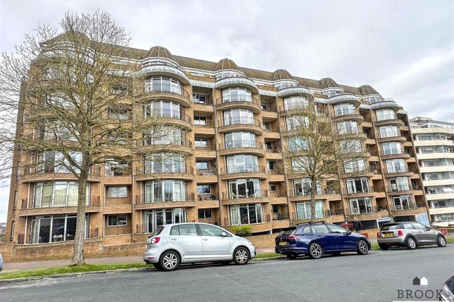 3 bed property, in St. Johns Road, £350,000