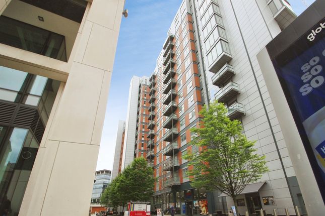 2 bed property, in Wellington Street, £140,000