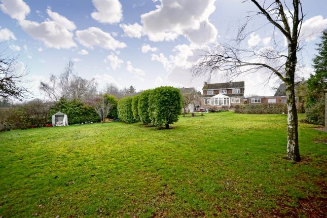 4 bed property, in Yeomans Close, £600,000