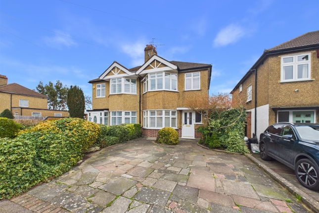 3 bed property, in Mount Park Road, £570,000