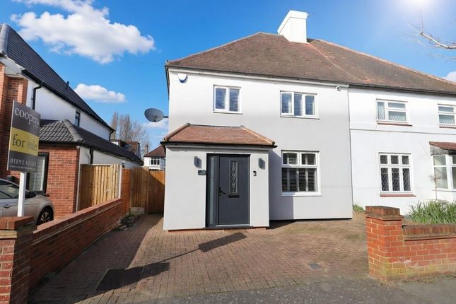 3 bed property, in Acacia Avenue, £725,000