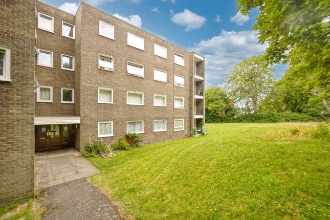2 bed property, in Francis Road, £230,000