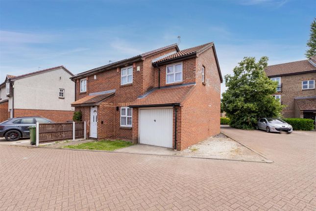 4 bed property, in Adelaide Close, £500,000