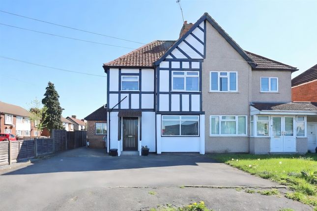 1 bed property, in Hatch Lane, £245,000