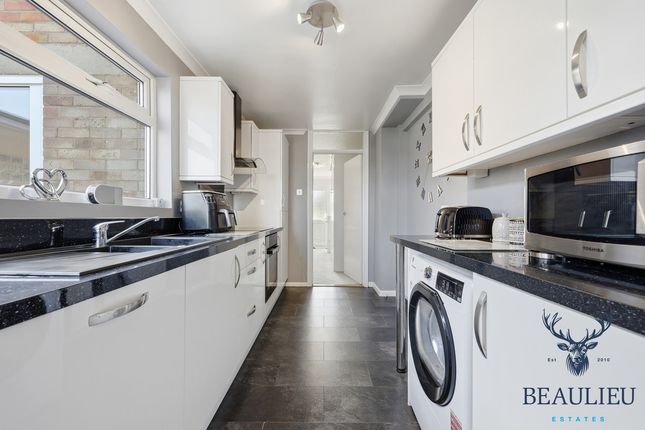 3 bed property, in West Lawn, £325,000