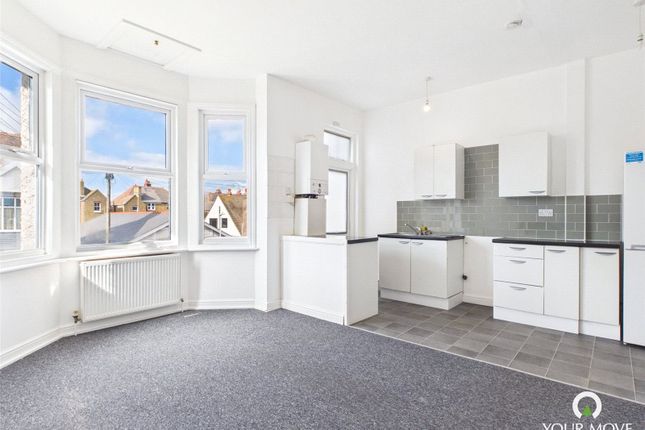 1 bed property, in Lyndhurst Avenue, £90,000