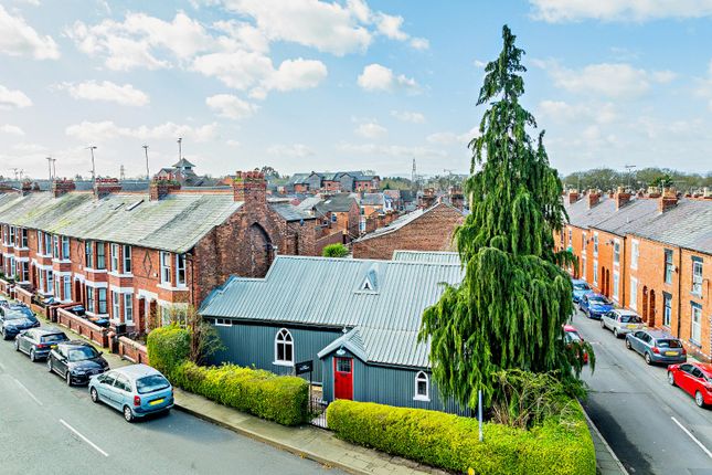 2 bed property, in Whipcord Lane, £595,000