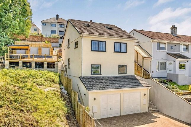 4 bed property, in Petersfield Close, £450,000