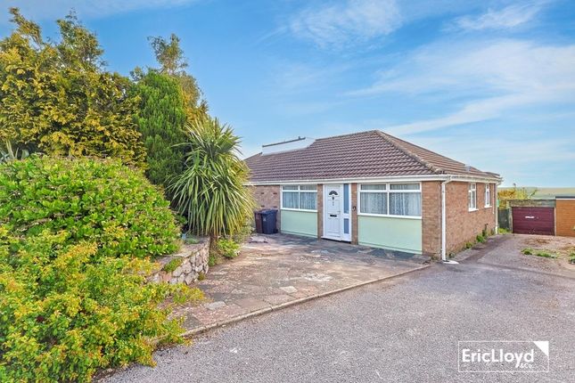 2 bed property, in Raddicombe Drive, £280,000