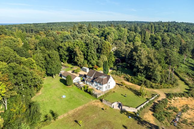 6 bed property, in Hindhead, £2,400,000