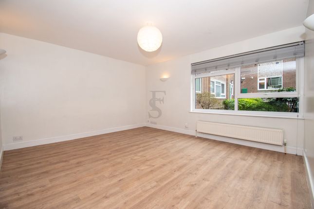 2 bed property, in The Albany, £160,000