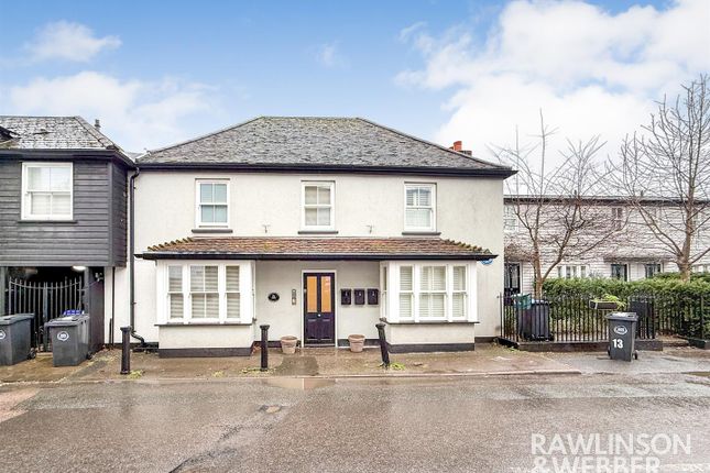 1 bed property, in High Street, £350,000
