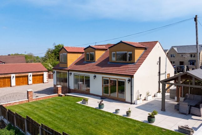 4 bed property, in Gildersome Lane, £850,000