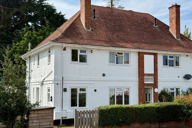 2 bed property, in Meadow Road, £155,000