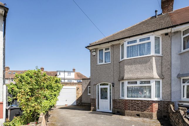 3 bed property, in Vale Road, £550,000