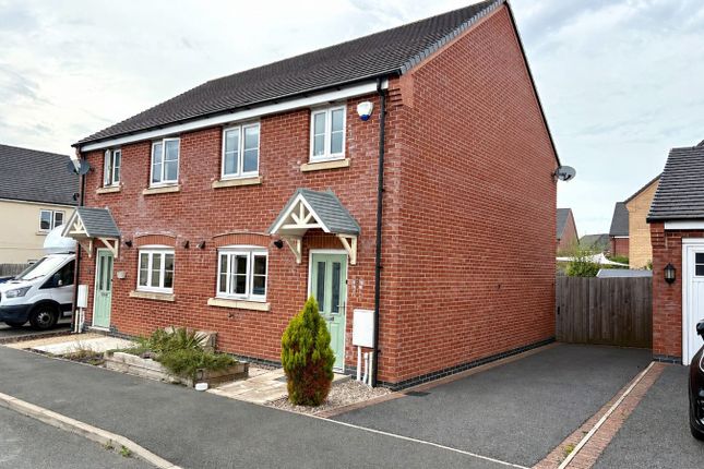 3 bed property, in Ellis Close, £269,950
