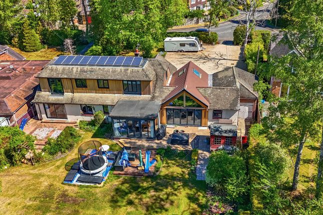 4 bed property, in Hook Crescent, £1,450,000