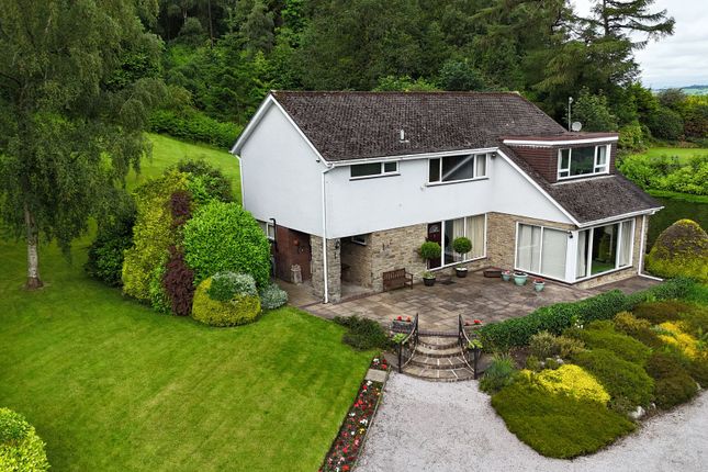 4 bed property, in Harewood Close, £675,000