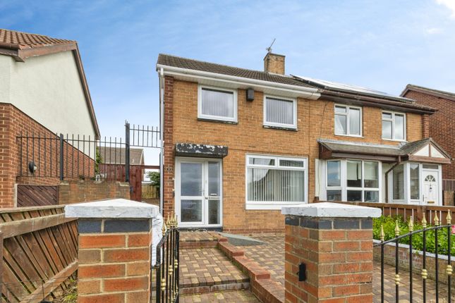 2 bed property, in Bodmin Square, £110,000