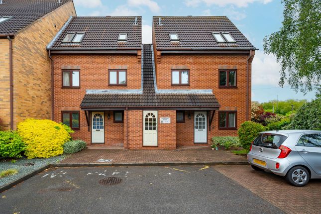 2 bed property, in Kingfisher Wharf, £175,000
