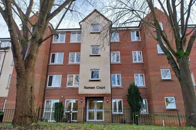 1 bed property, in High Street, £10,000