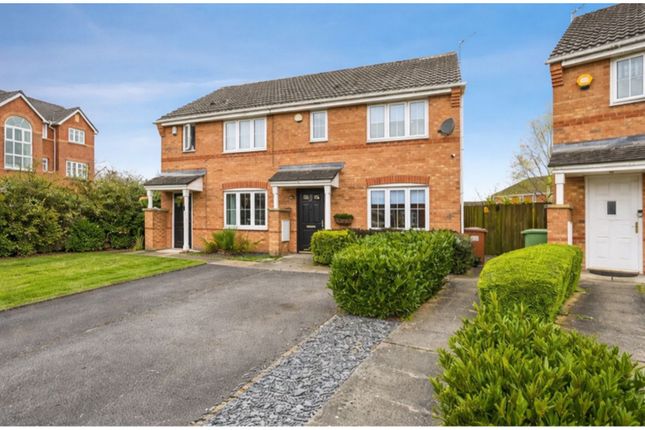 3 bed property, in Rollesby Gardens, £260,000