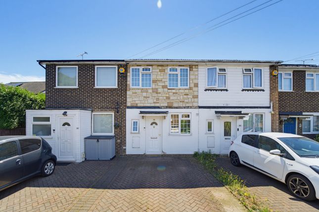 2 bed property, in Ashford, £395,000