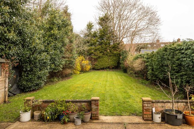 4 bed property, in Oakdene Road, £850,000