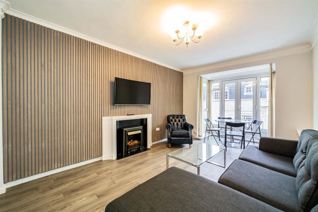 1 bed property, in Linton House, £600,000