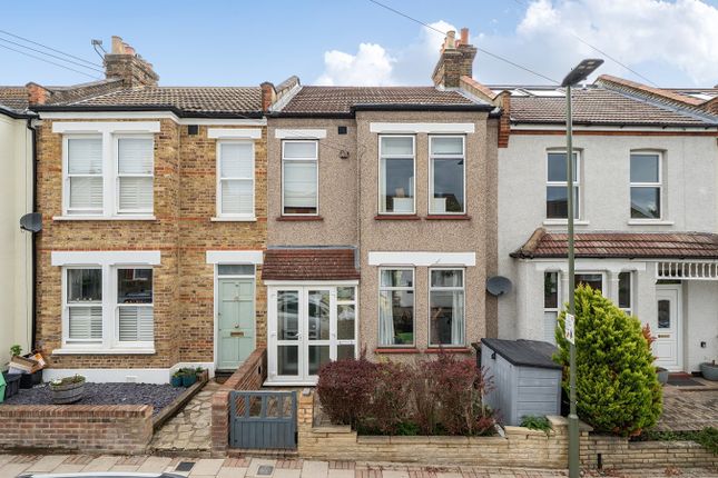 3 bed property, in Blandford Road, £600,000