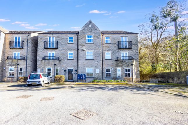 2 bed property, in Old School Gardens, £60,000