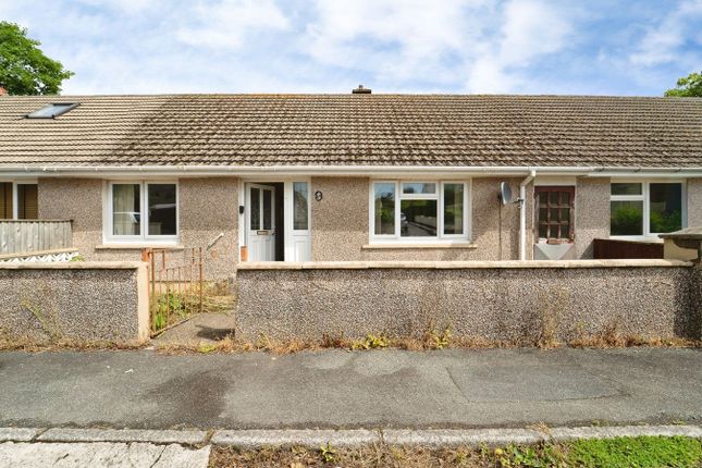 2 bed property, in Main Road, £140,000